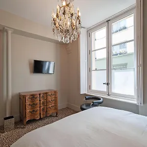 https://le-pavillon-du-marais.fr-paris.fr